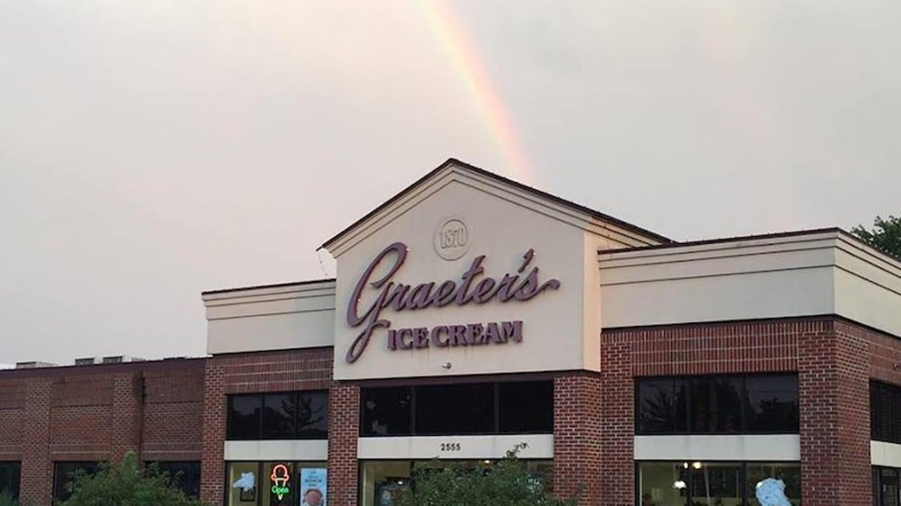 Apply at any one of five locations in Louisville — Fern Creek, Highlands Douglass Loop, Landis Lakes, Springhurst, and St. Matthews — in New Albany and spend some of your summer scooping sweet treats.