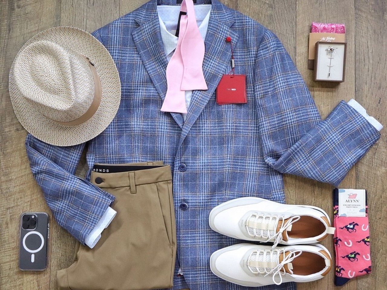 Him+Her BoutiqueListen here boys, don’t give excuses about your Derby looks when Him+Her exists. Get it polished.