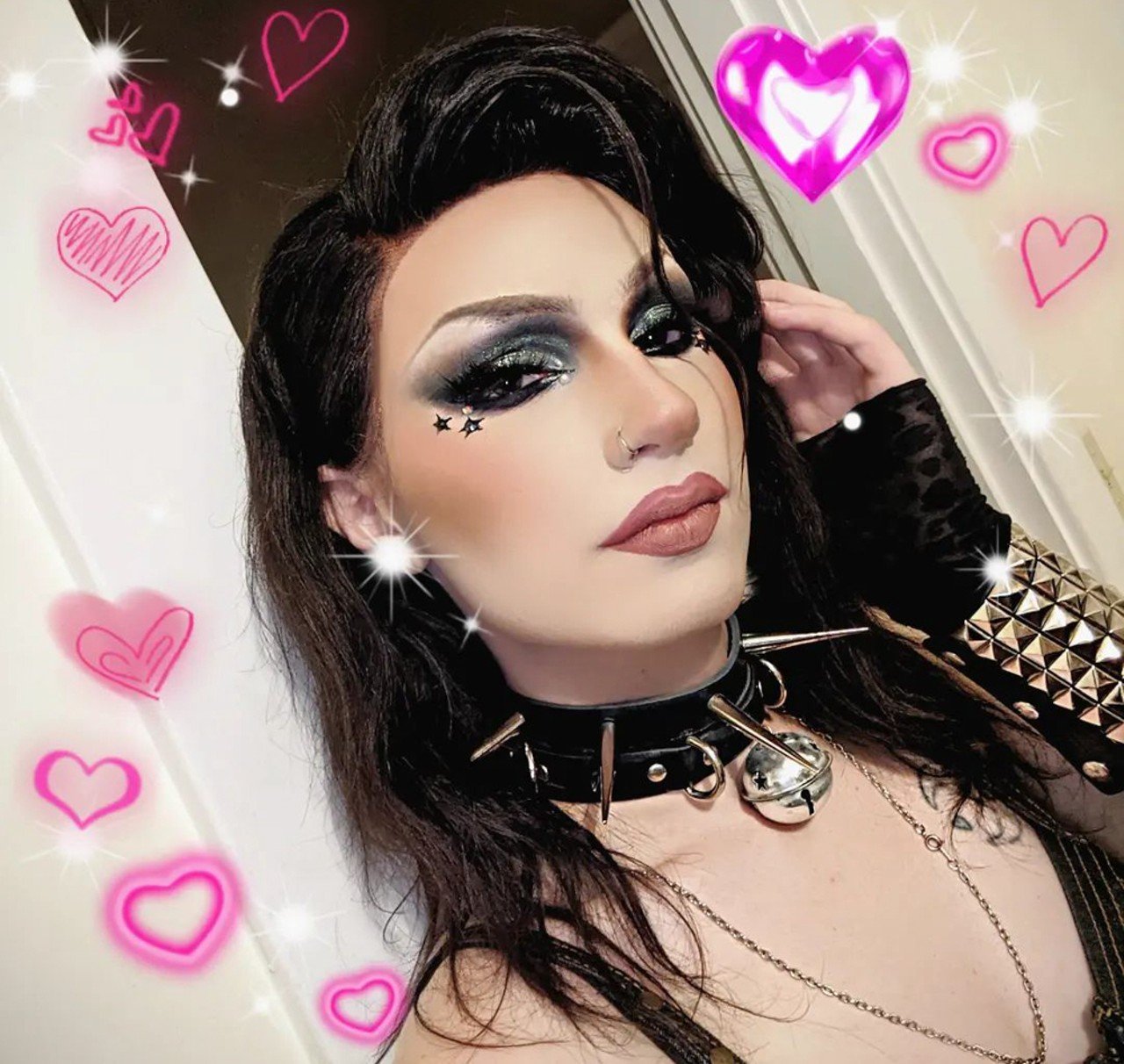  Lyra So Naughty
@lyra.so.naughty
This drag queen is also a scene queen: she loves emo/goth/pop-punk looks.
Photo via lyra.so.naughty
/Instagram