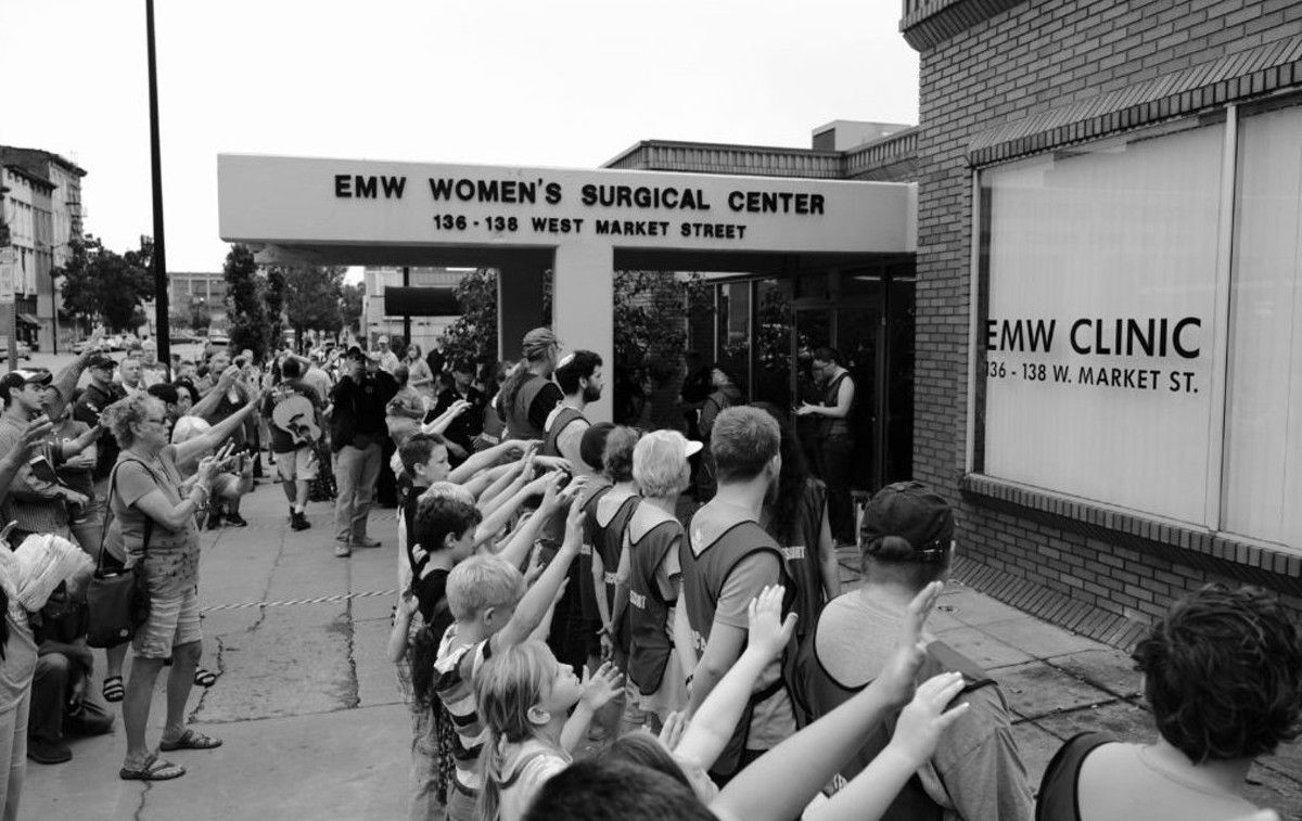Operation Save America brought a large group of children to the protest at EMW Women's Clinic in 2017.
