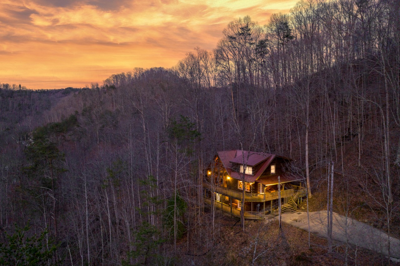 Cedarpalace Cabin Rental
Entire Home | Starting at $293/night | Hosts 14 Guests 
&#147;For that &#147;treat yourself to luxury&#148; vacation experience come visit the Cedarpalace log cabin. At 2600 sq ft, one of the largest log cabins in all of Red River Gorge/Natural Bridge area, this cabin offers it all.&#148;