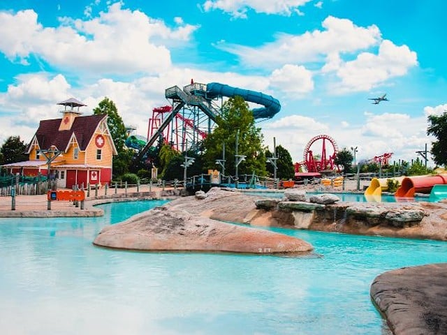 One of the best waterparks in Louisville, Hurricane Bay has water rides and thrills for every thrill level. Just want to relax? You can rent a cabana or enjoy floating down Castaway Creek.