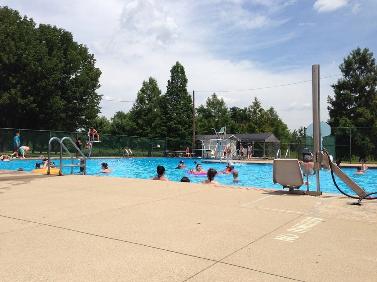 Sun Valley Pool 
6505 Bethany Ln 
Located in Valley Station, general admission is around $2-3 per person to visit this community pool. Photo via  Kevin M. on Foursquare