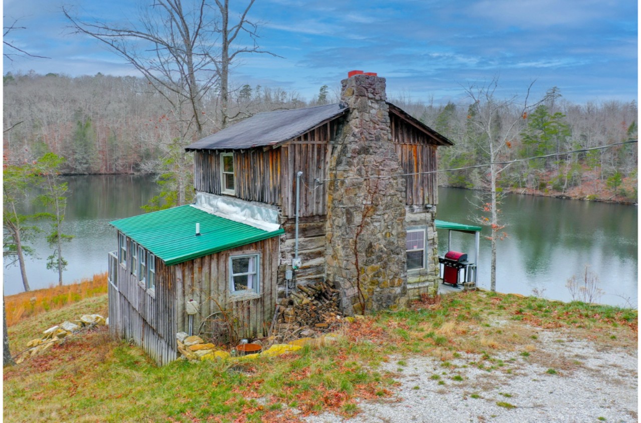 This Kentucky Cabin On A Lake Makes A Cozy Getaway [PHOTOS]