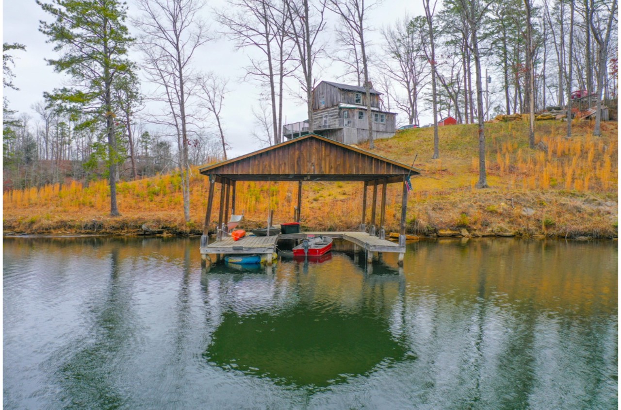 This Kentucky Cabin On A Lake Makes A Cozy Getaway [PHOTOS]