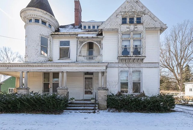 This Victorian Fixer-upper In Versailles Has Old Home Fans Going Wild