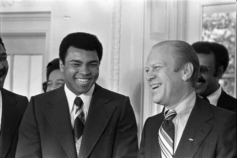 1974, December 10 &#150; The Oval Office &#150; The White House &#150; Washington, DC &#150; Gerald R. Ford, Muhammad Ali, Others &#150; GRF and Ali talking, laughing; others in background &#150; Professional Boxer and Heavyweight Champion - David Hume Kennerly