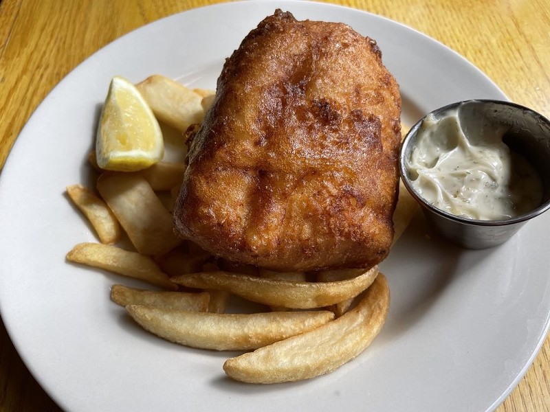 Irish Rover's menu boasts that its Icelandic cod is fried extra crispy like the old-time Dublin “Chippers.” They mean it, too. But restaurants that exaggerate their food descriptions win few fans.