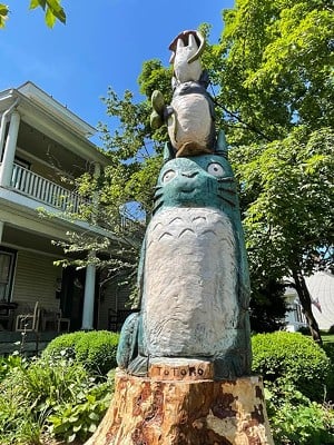 "My Neighbor Totoro" wood carving statue near Bardstown Road - u/FluffyPandaMan